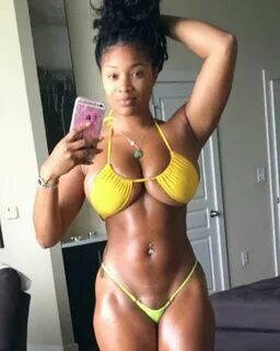 Ebony gym selfie