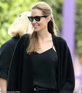 Angelina jolie braless