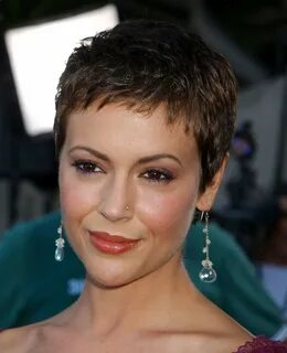 Must-See: Alyssa Milano Chopped Her Hair Into a Pixie! Short