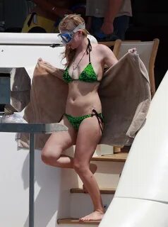 AVRIL LAVIGNE in Green Bikini on Scuba Diving in Mexico - Ha