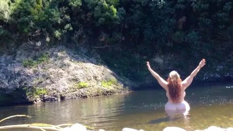 Inner World Tour Skinny Dipping Surprise - Mandi Sees Mojo