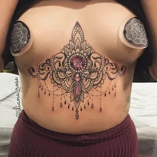 Татуировки на женской груди (78 фото)