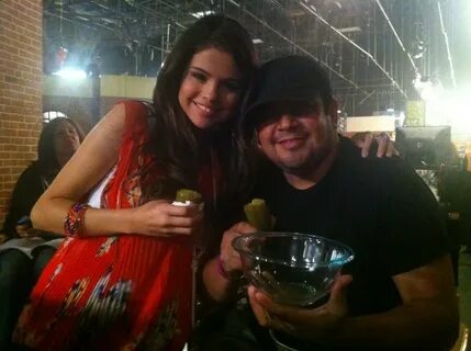 selena posted a new twitpic! - AnythingDiz - LiveJournal