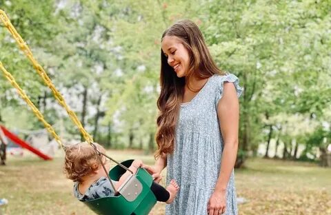 Jessa Duggar Shares Photos of Family Zoo Trip After a Fan Cr