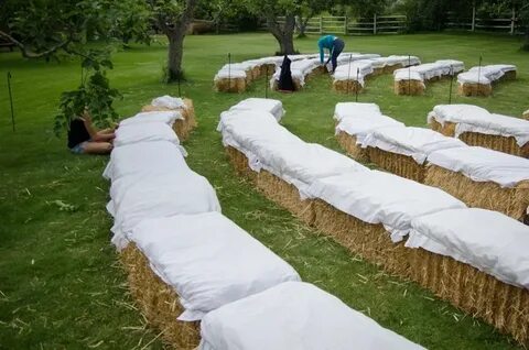 DIY Hay Bail Seating on a Budget! Outdoor wedding seating, W