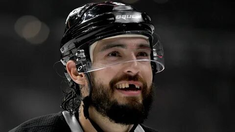 Kings' Doughty meets hockey doppelgänger, missing teeth and 