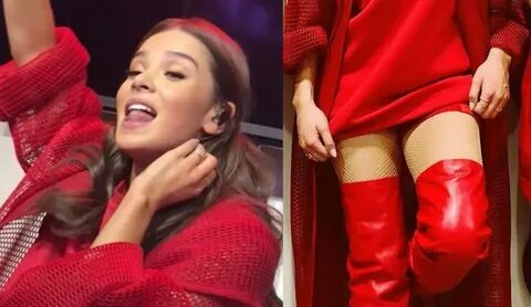 Hailee Steinfeld Upskirt - Performing at Kellogg's NYC Cafe 
