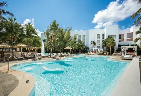 Apple Vacations у Твіттері: "Relax in the Sun Club Pool at S