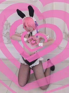 Your personal bunny maid wanna send you some love vibes today! 