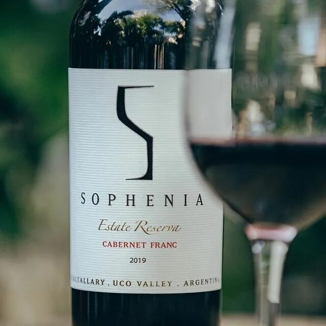 May be an image of bottle and text that says '5 SOPHENIA Estate Reserv...