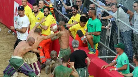 Povratak "gladijatora" na talijanske ulice: Nasilni nogomet 