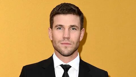 Austin Stowell Goes Shirtless in Promo for 'The White Lotus'