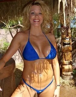 Sexy hot mature amateur milfs in bikinis