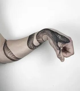 Snake Cover-Up Around arm tattoo, Snake tattoo design, Serpe