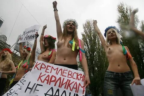 Ukrainiana: Topless FEMEN Protests Putin's Visit