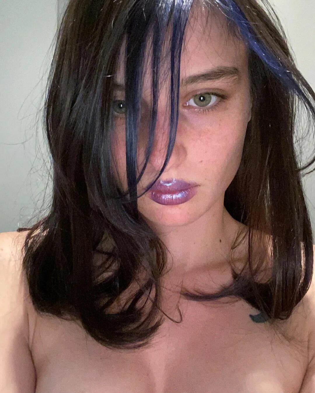 Alice Pagani в Instagram: "first time with blue hair, fuckin' gli...