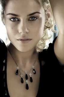 Picture of Rachael Taylor