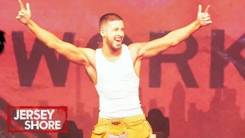 Vinny Strips It Down in Vegas Jersey Shore: Family Vacation 