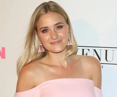 AJ Michalka Boyfriend, Career, Nationality, Height and Birth