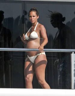 Alicia Keys Pregnant Bikini Pictures @ Platinum-celebs.com