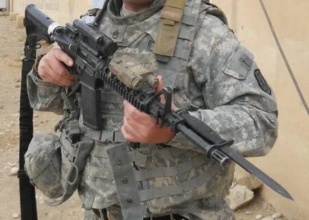 Bayonet Mount in front of M203? One Entrepreneurs Entry Patr