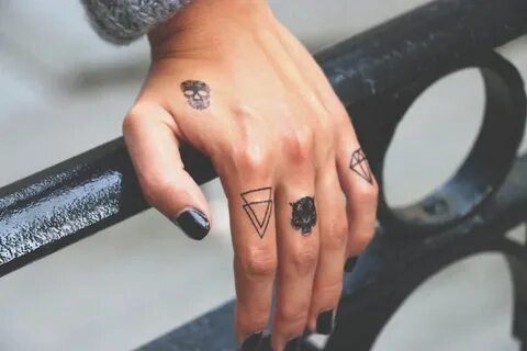 ▷ 1001 + beautiful finger tattoo ideas and their meaning