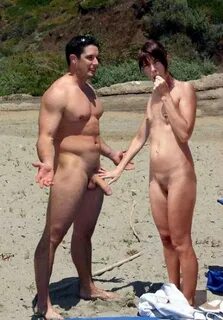 Женщины на пляже смотрят на голых мужиков (56 фото) - порно 