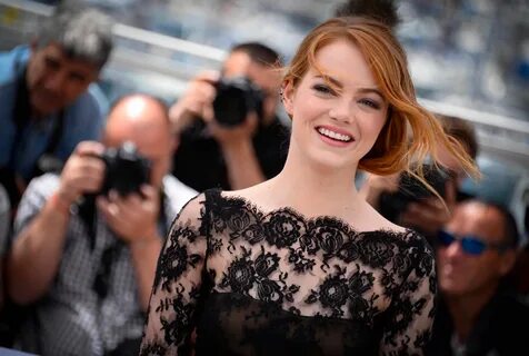 Download wallpaper with celebrity Emma Stone with tags: Wind