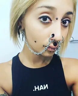 Пин на доске Piercings faciales