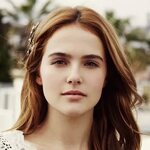 2048x2048 zoey deutch, actress, red-haired Ipad Air Wallpape