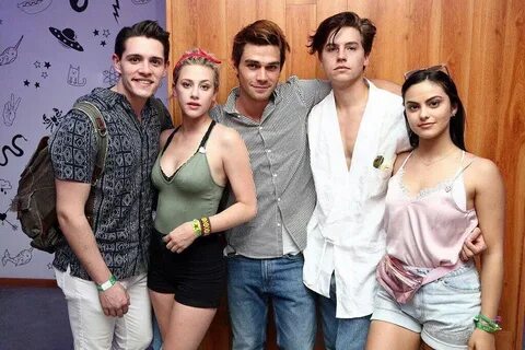 Pin de Timi Dóczi en Riverdale Riverdale, Fotos de camila, P