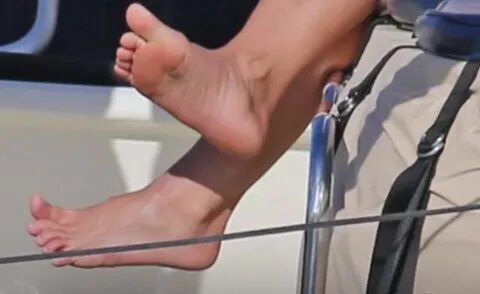 Britney Spears Feet (4 photos) - celebrity-feet.com