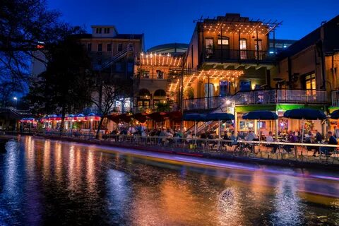 Nightlife in San Antonio: Best Bars, Live Music, & More