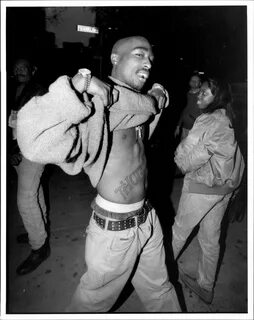 Why Tupac is an eternal style icon Tupac pictures, Tupac wal