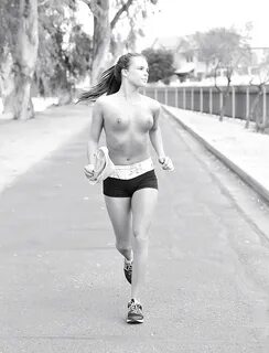 Women running topless - 🧡 Эксгибиционизм - Фото галерея 212550.