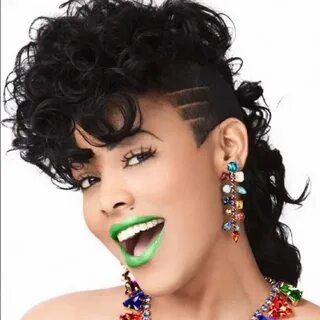 Love Keisha Ka'oir her Lipstick & Lipgloss are hot ??? Green