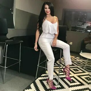 Slideshow carla medrano instagram oficial.