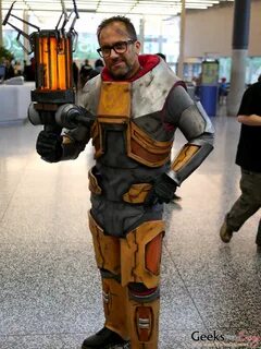 Gordon Freeman (Half-Life) - Montreal Comic Con 2014 - Photo