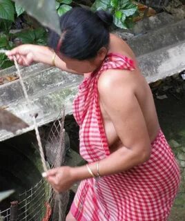 Indian Mallu Aunty Bathing Pic / Jaya Mallu Aunty Bath Aweso