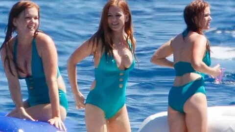 Isla Fisher Shows Off Incredible Post-Baby Body In Swimsuit 