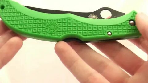 Spyderco USN Catcherman 1080p macro time! - YouTube