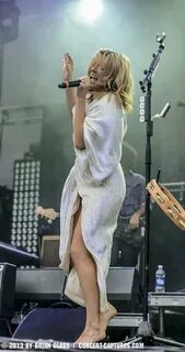 Grace Potter Feet (4 pictures) - celebrity-feet.com