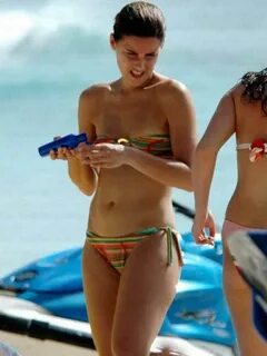 Curios? Nelly Furtado in bikini Galerie Foto Imagine 3 Anten