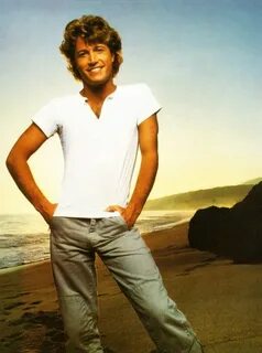 44 Amazing Color Photos of Andy Gibb in the 1970s and 1980s 