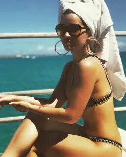 Maren Morris in Bikini - Social Media 04/04/2018 * CelebMafi