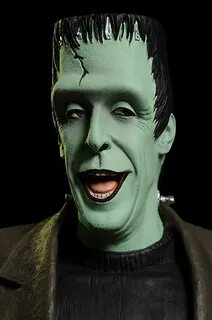 Review and photos of Herman Munster statue by Tweeterhead