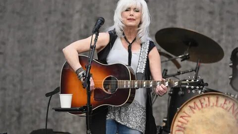 Emmylou Harris Official Website Bio