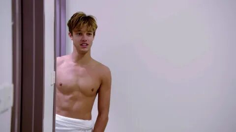 SEXY : Nude massage for Cameron Dallas - Fringues de séries