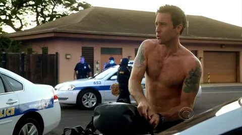 Alex O'Loughlin on Hawaii Five-0 s1e07 - Shirtless Men at gr