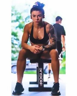 Claudia Gadelha is just glowing - Reddit NSFW